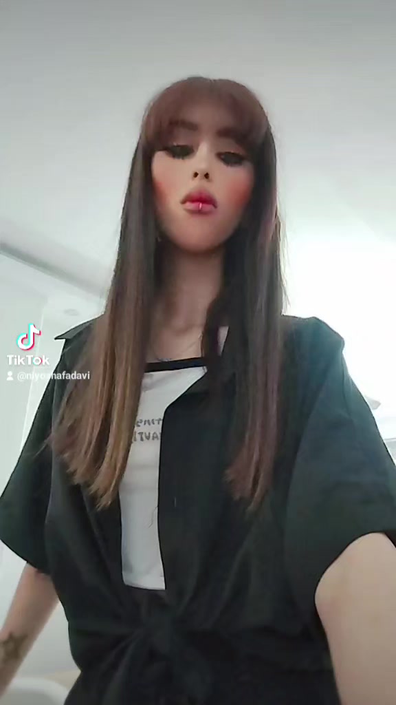 @niyoshafadavi