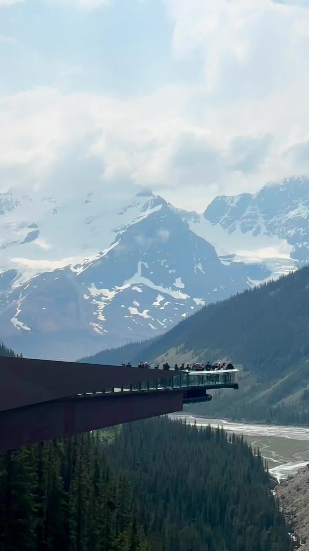 @Experience hiking in Canada