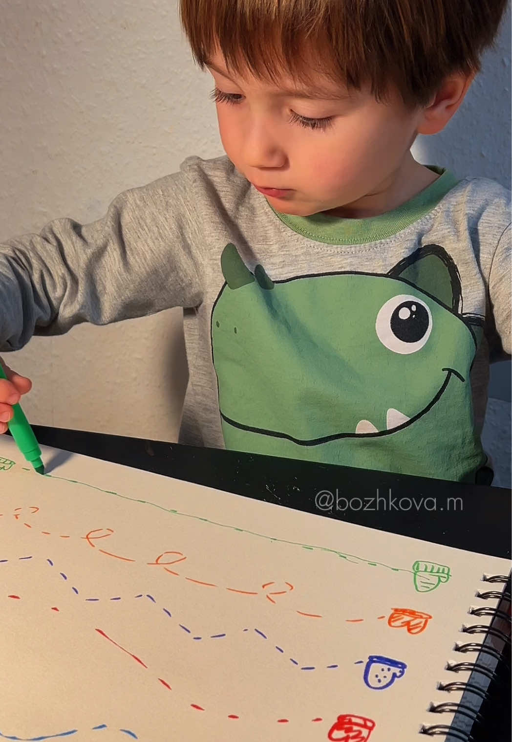@Машка, що робить розвивашки