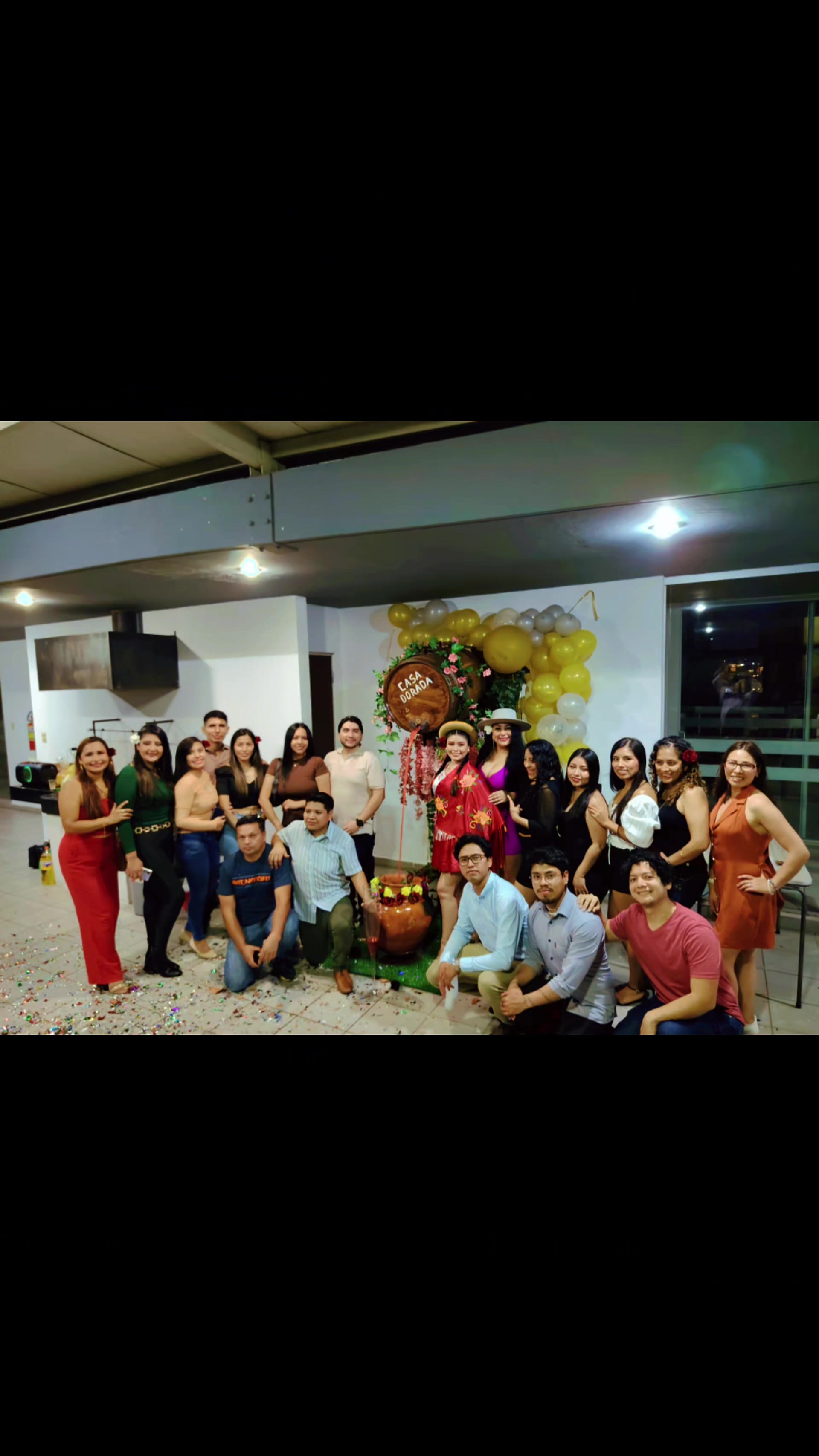 @Cascada de Vino, Casa Dorada