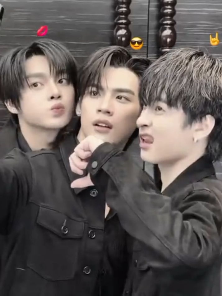 @eli ธีร์เวฟ `🍊