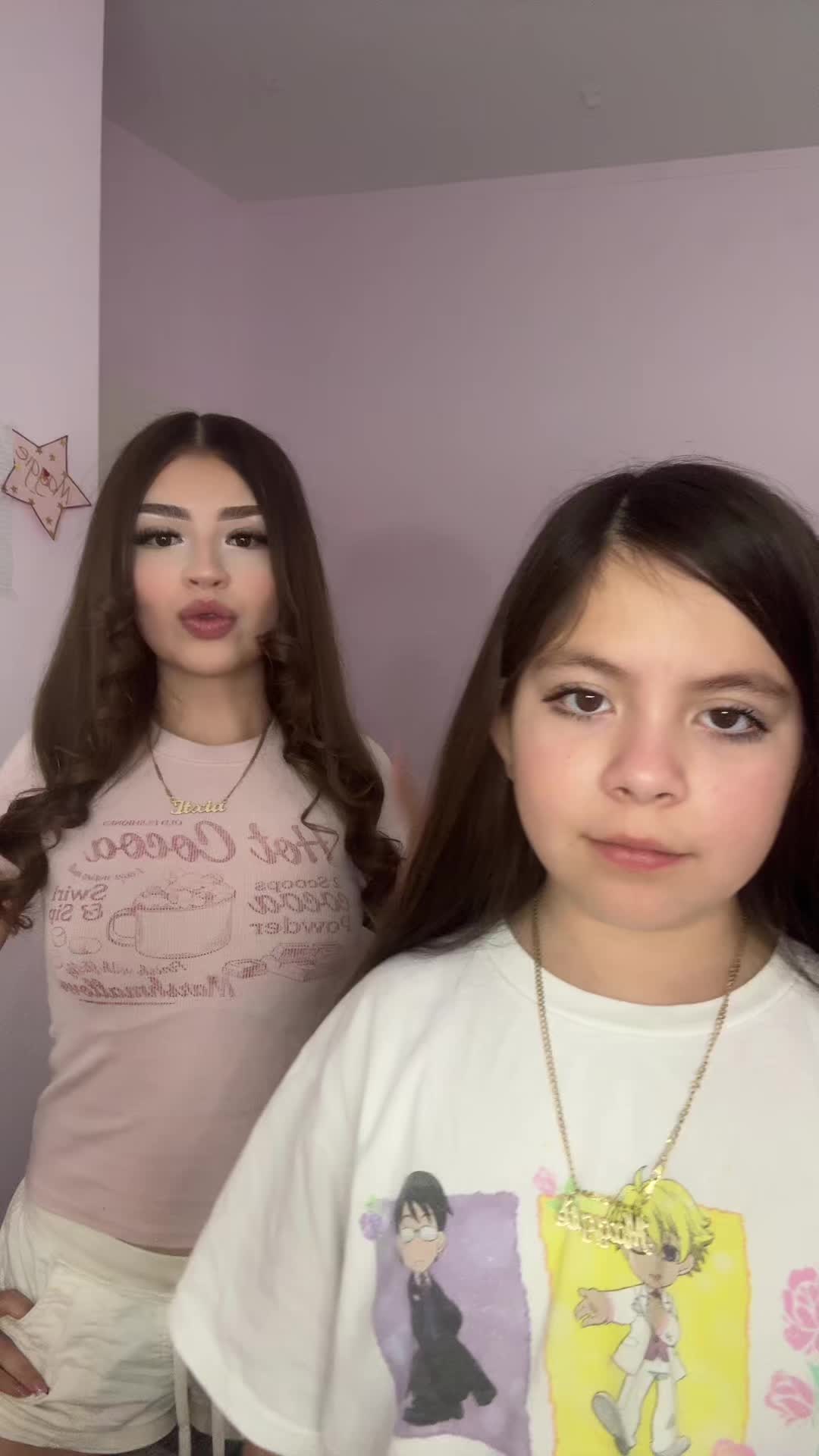 @Deliciaasisters