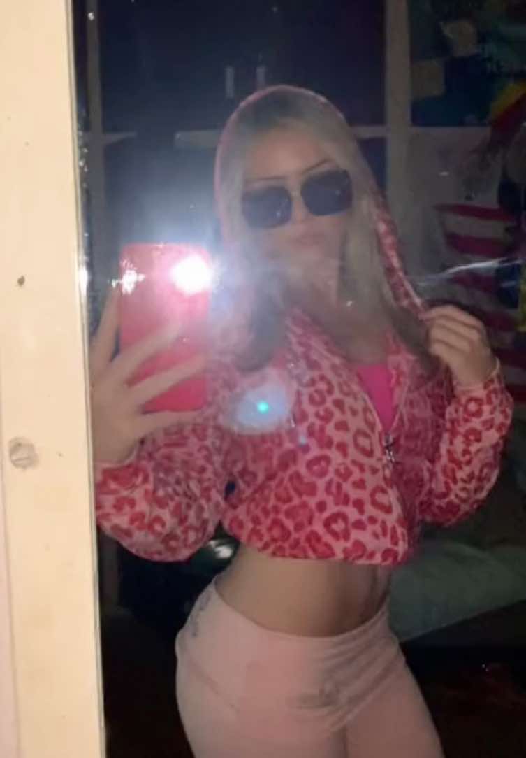 @𝐿𝒶𝓋𝒾𝓃𝒾𝒶