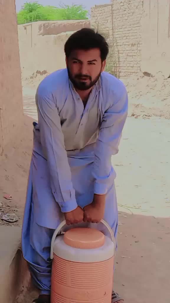 @SozaL Khan🤣