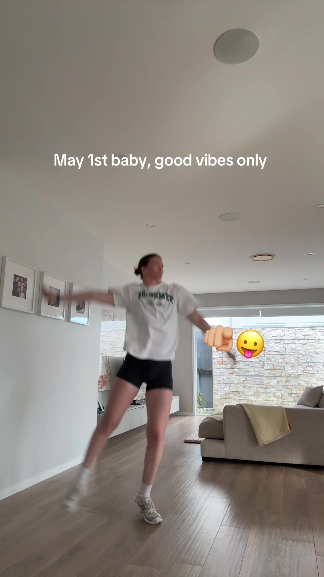 @SOPHIE STUART