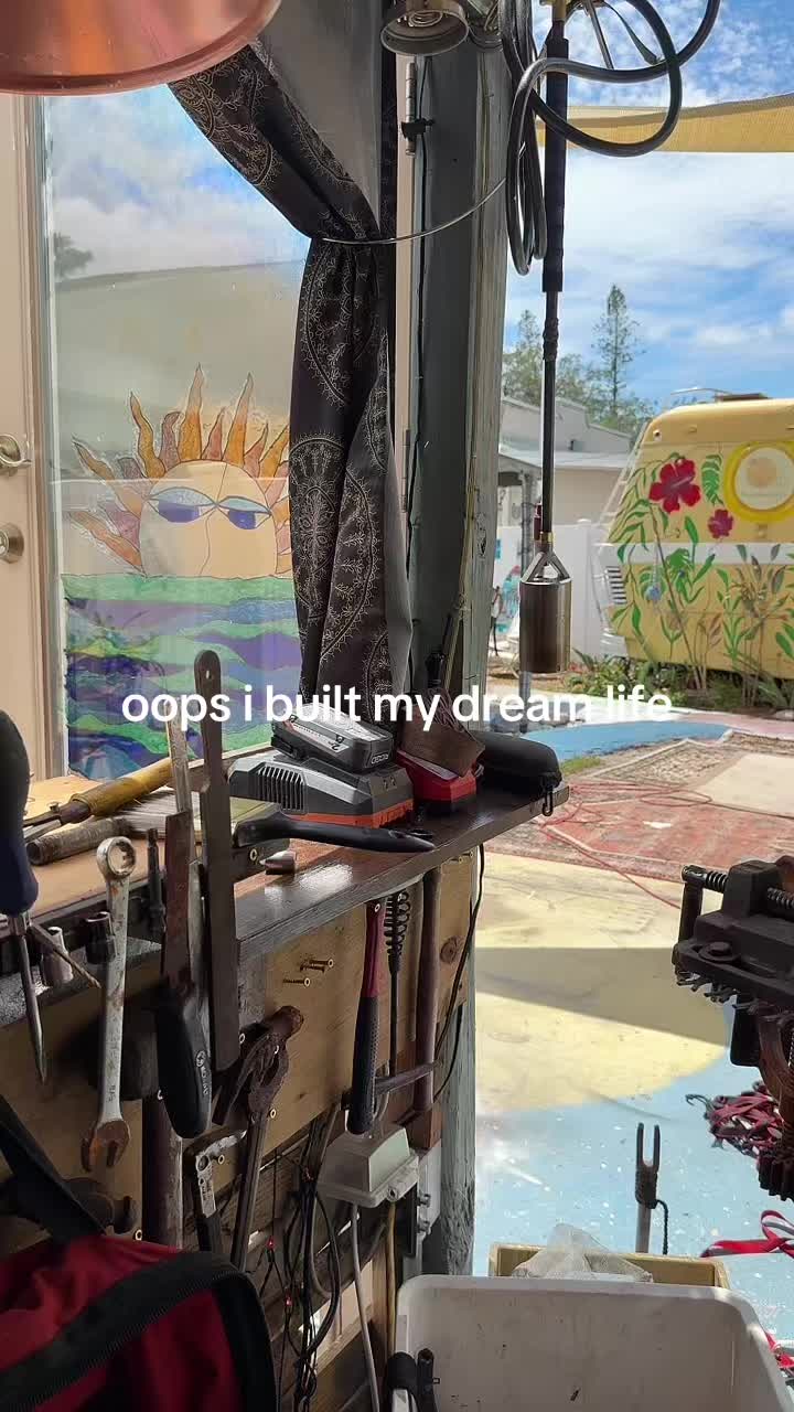 @Estelle ~ Building FL Van Life