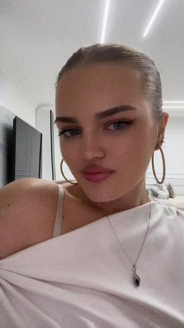 @lorelazukaj