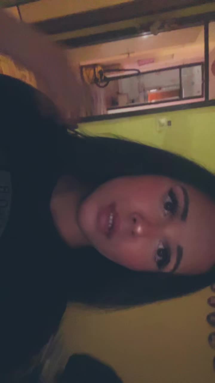 @neeveenica