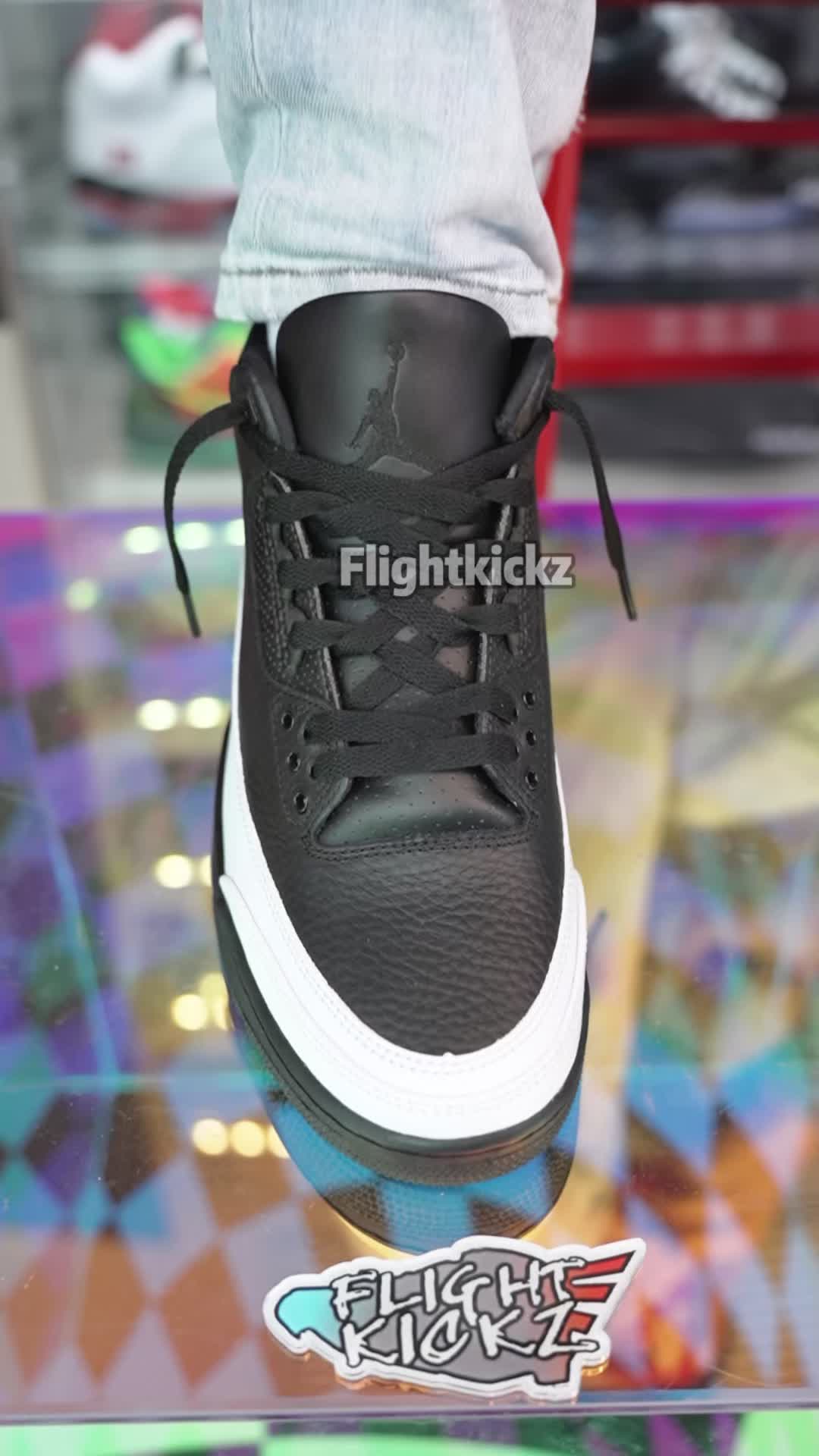 @Lacedsneaker