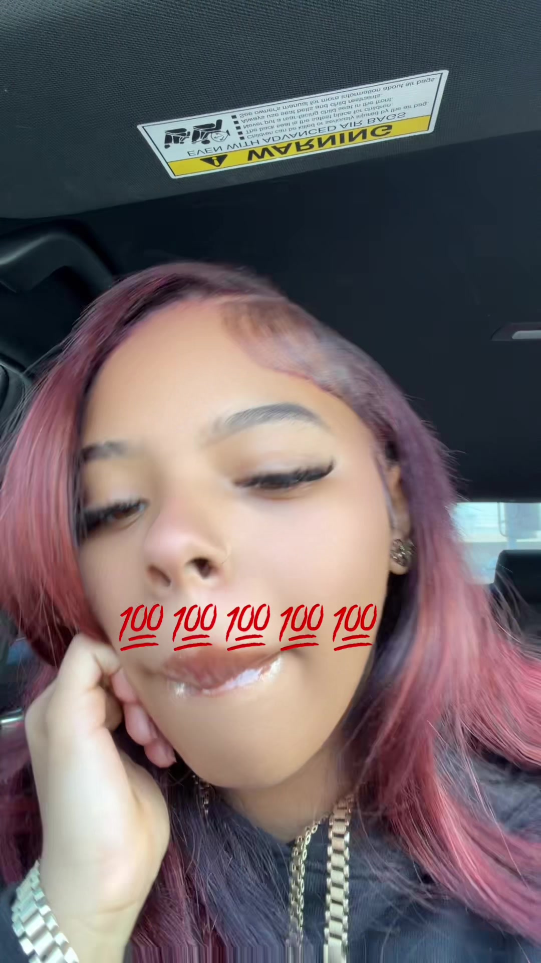 @🚶🏽&zwj;♀️