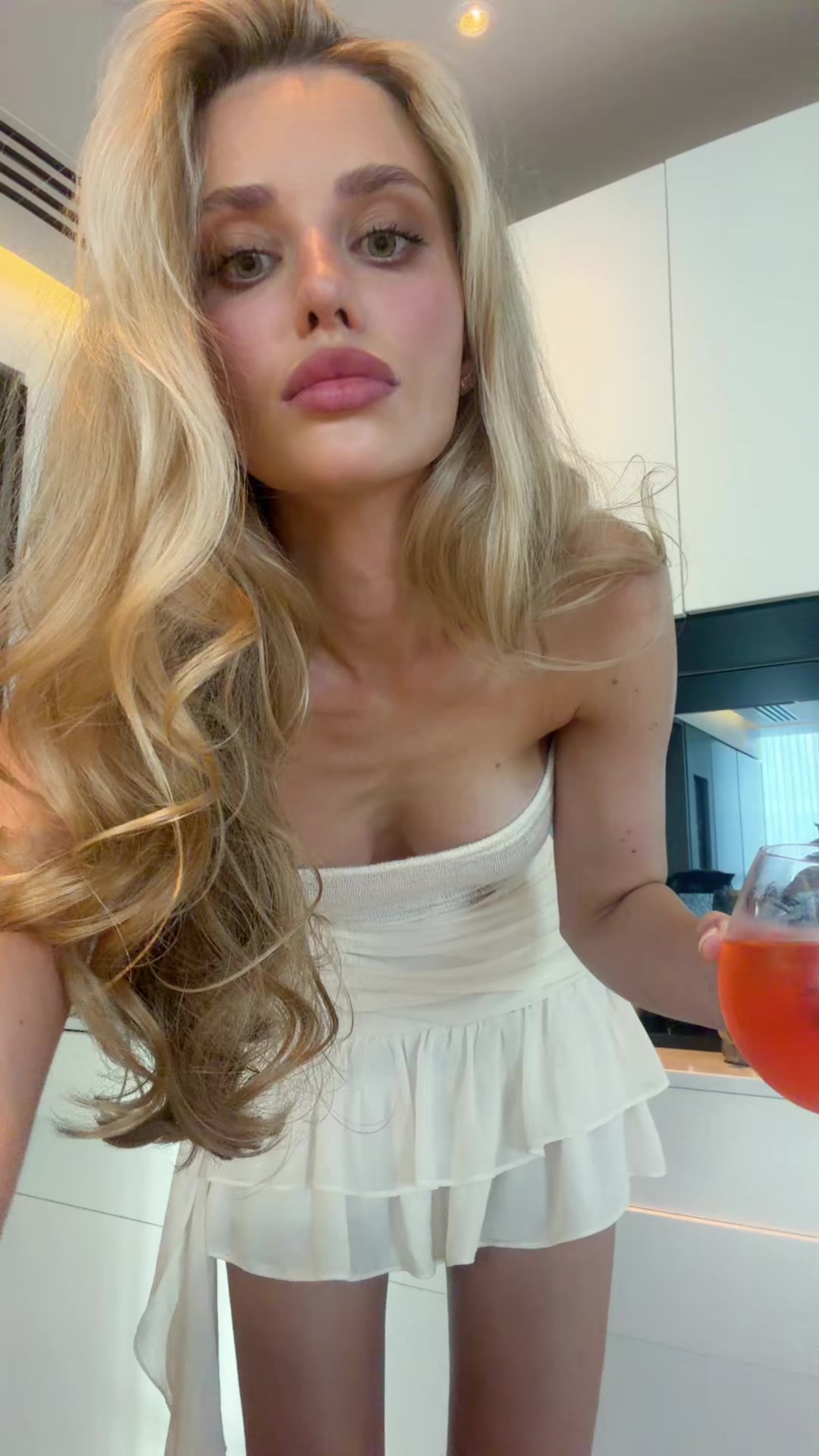@theresaviuff