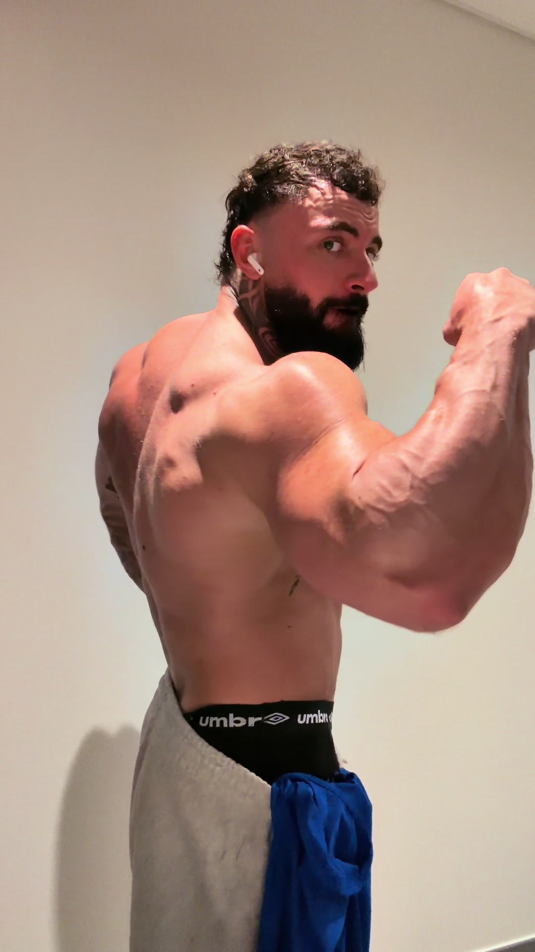 @Venzira