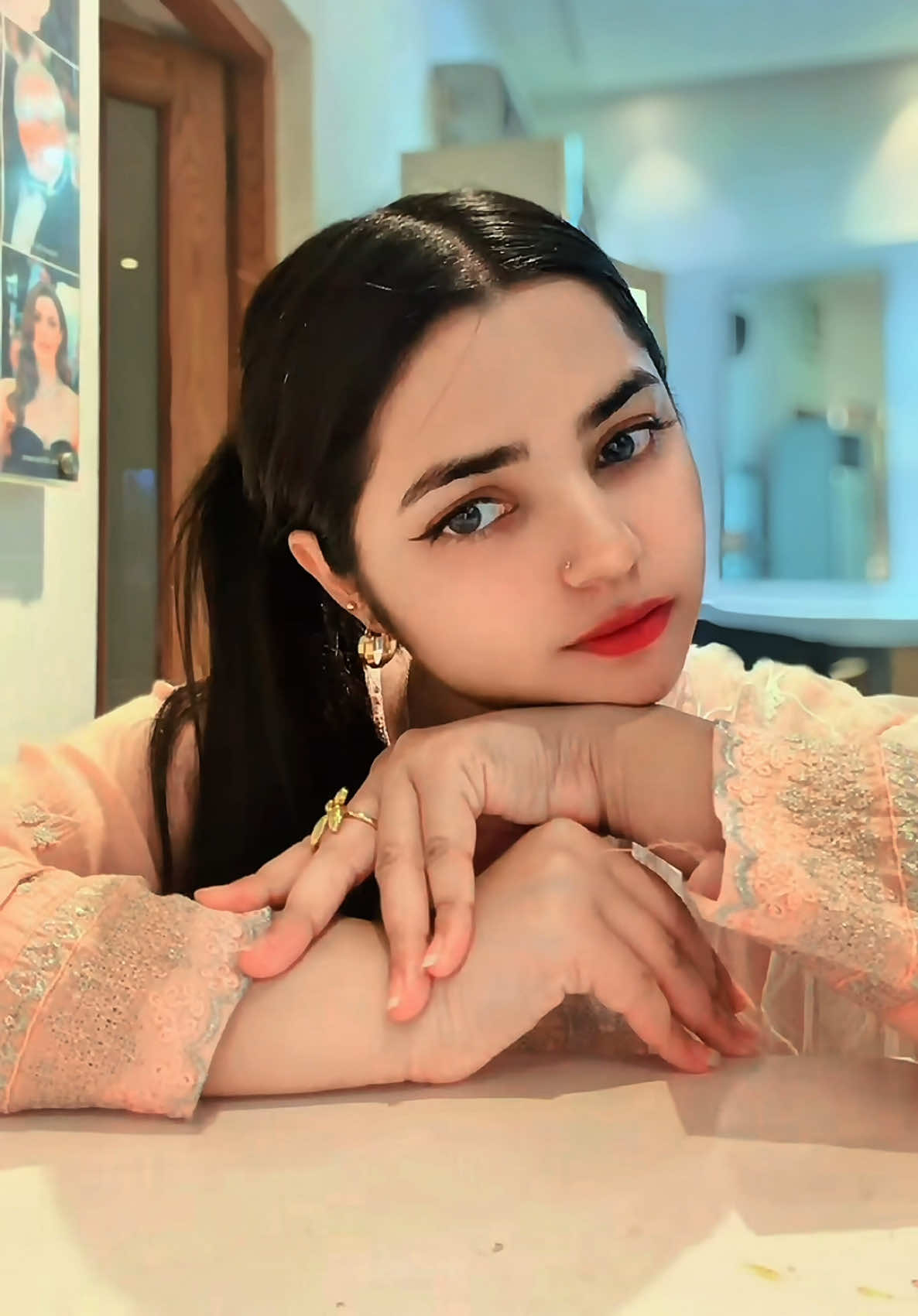 @👑 𝑸𝑼𝜠𝜠𝑵 𝑮 👑
