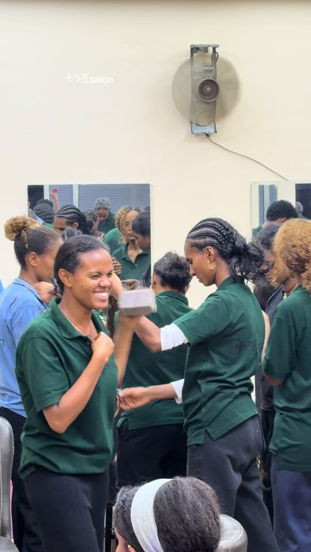 @Tommysimple-make up ትንሿ salon