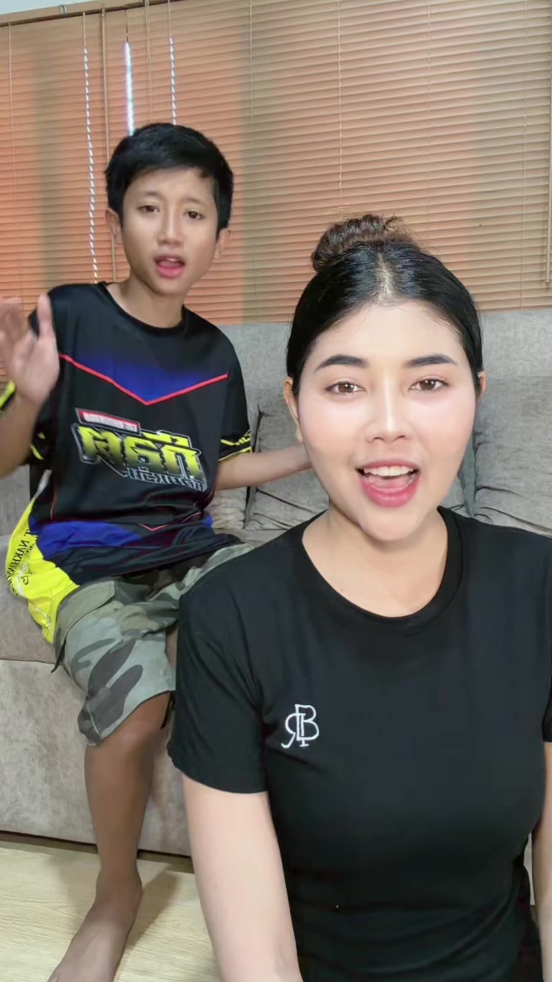 @น้องพีแม่ผึ้ง9898