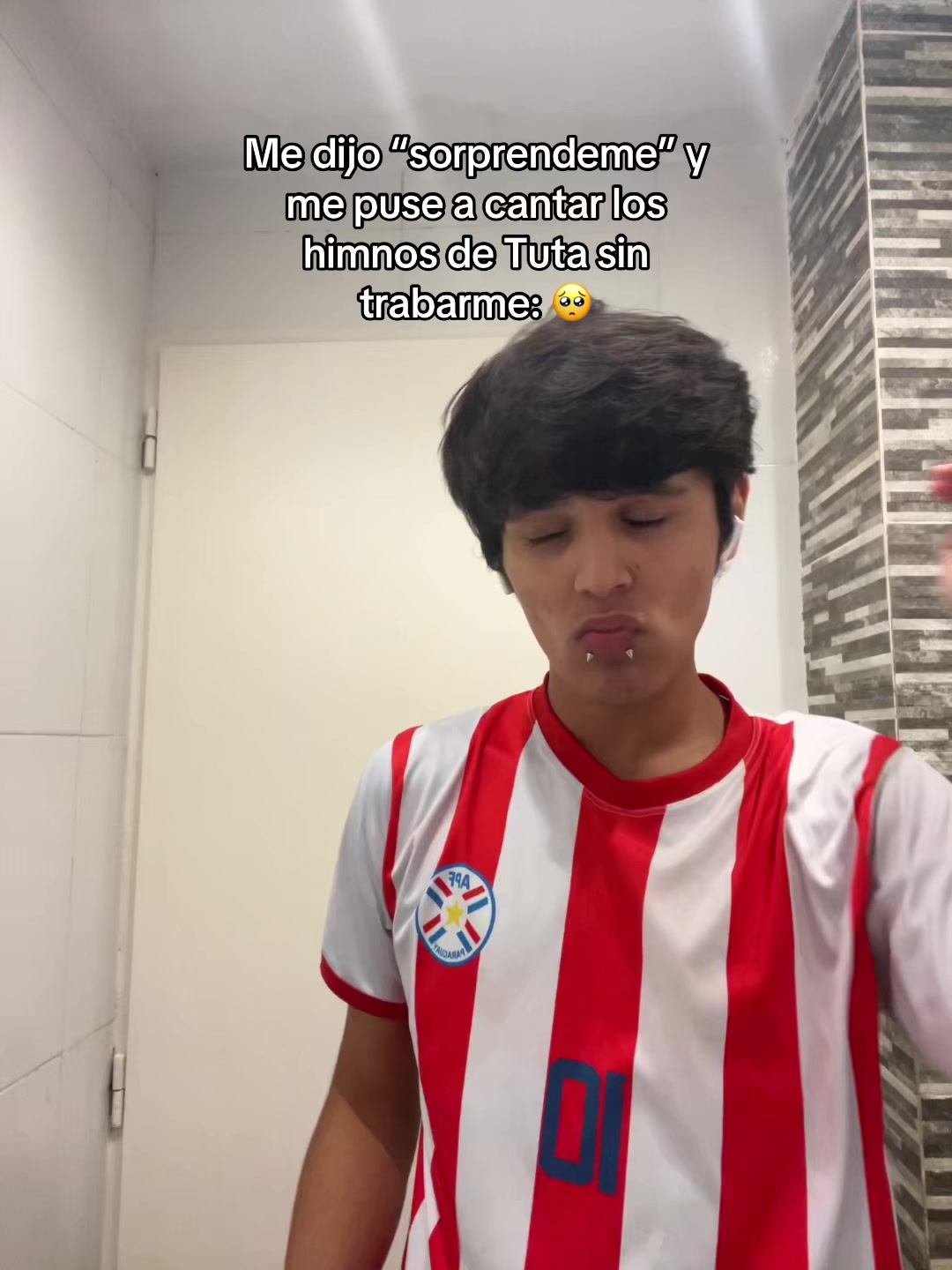 @メ