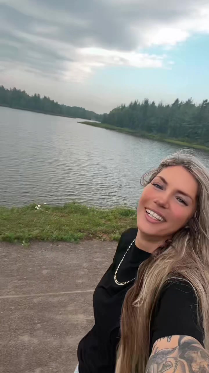 @cryssleb_