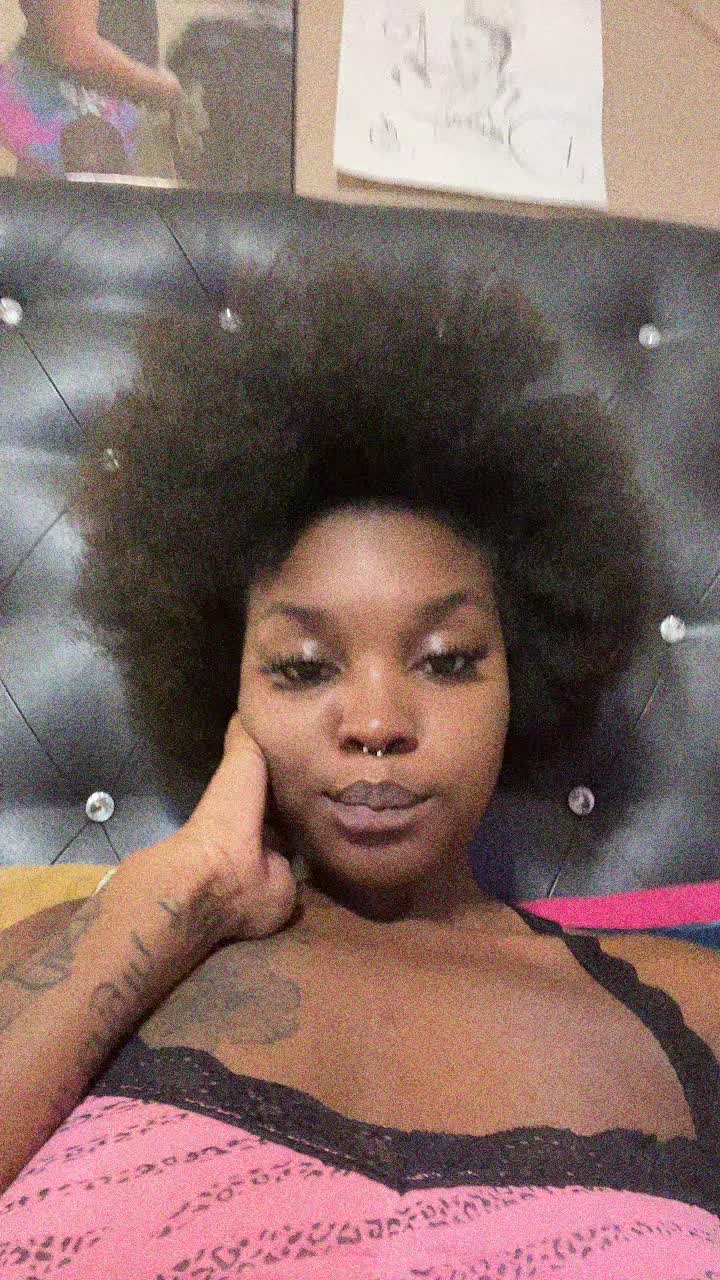 @QueenD🌈♉️