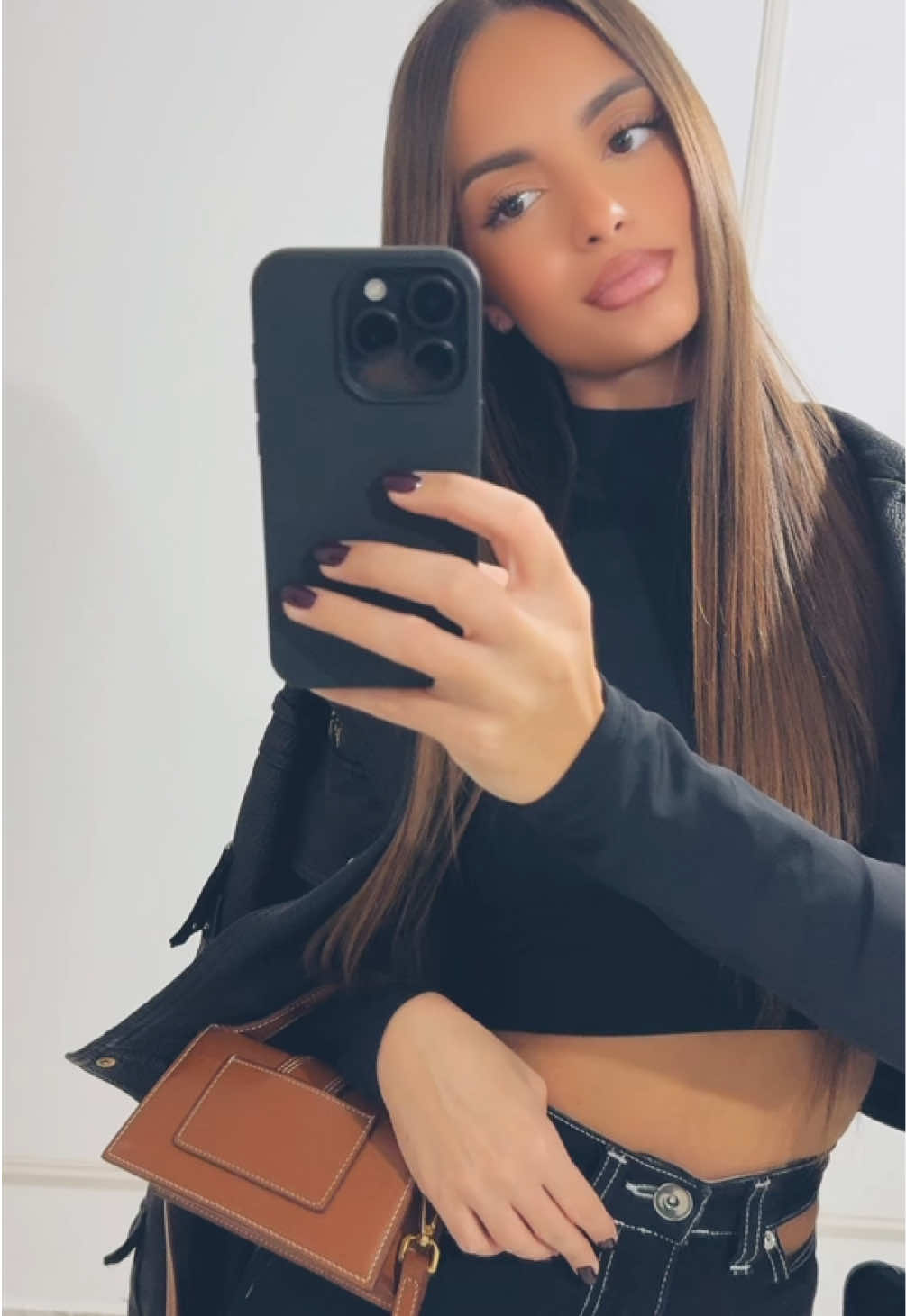 @𝐇