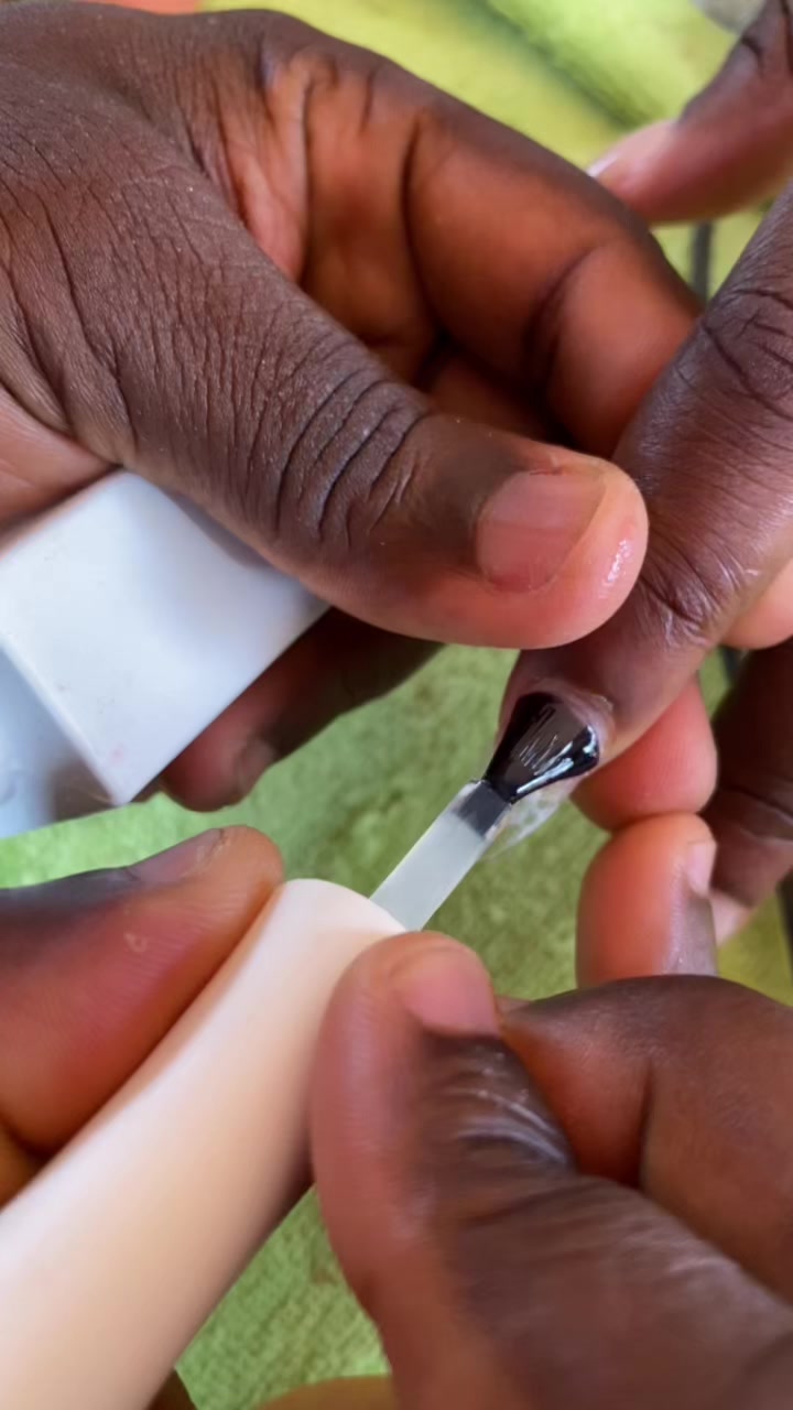 @NKM nail’s Maman na conteneur