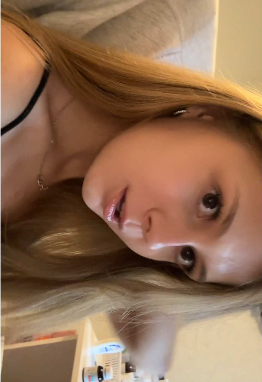 @анiчка🫰🏻