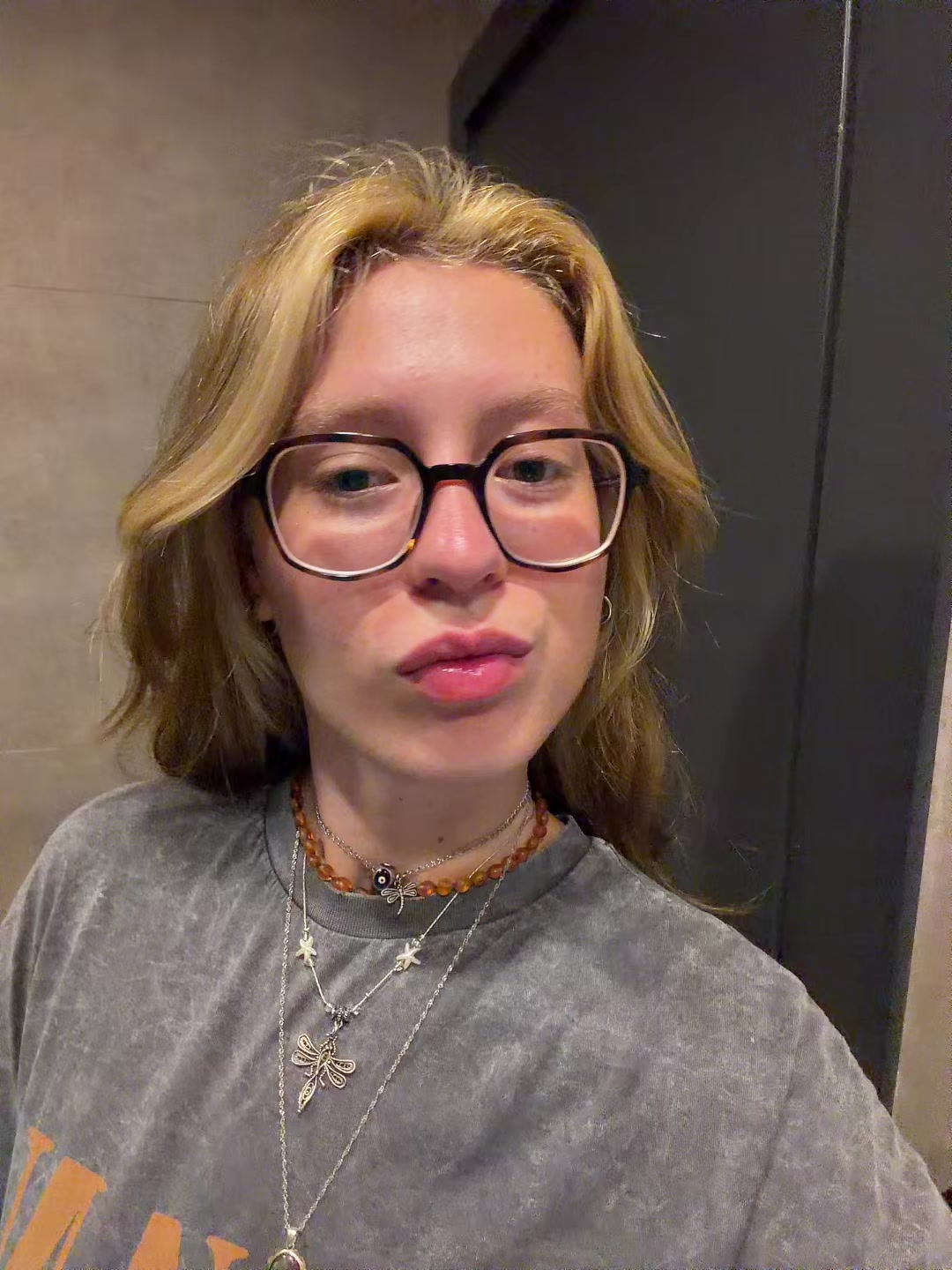 @poetleyla