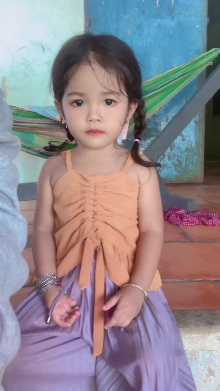 @លី៚ នីន