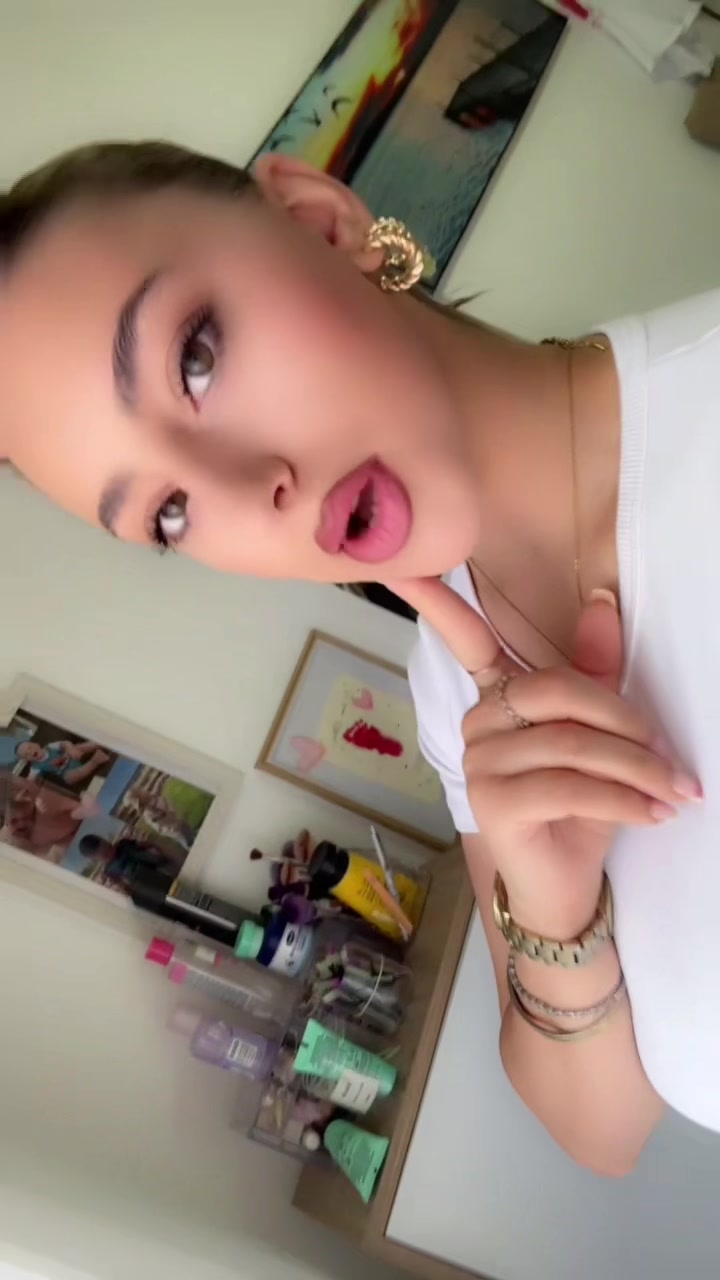 @𝐃𝐈𝐎𝐍𝐀 𝐇𝐀𝐉𝐑𝐈𝐙𝐈
