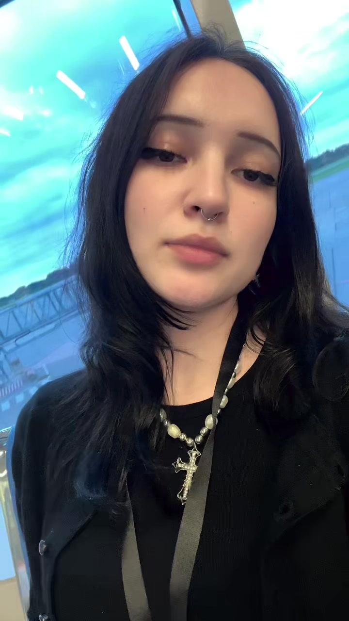 @^-^