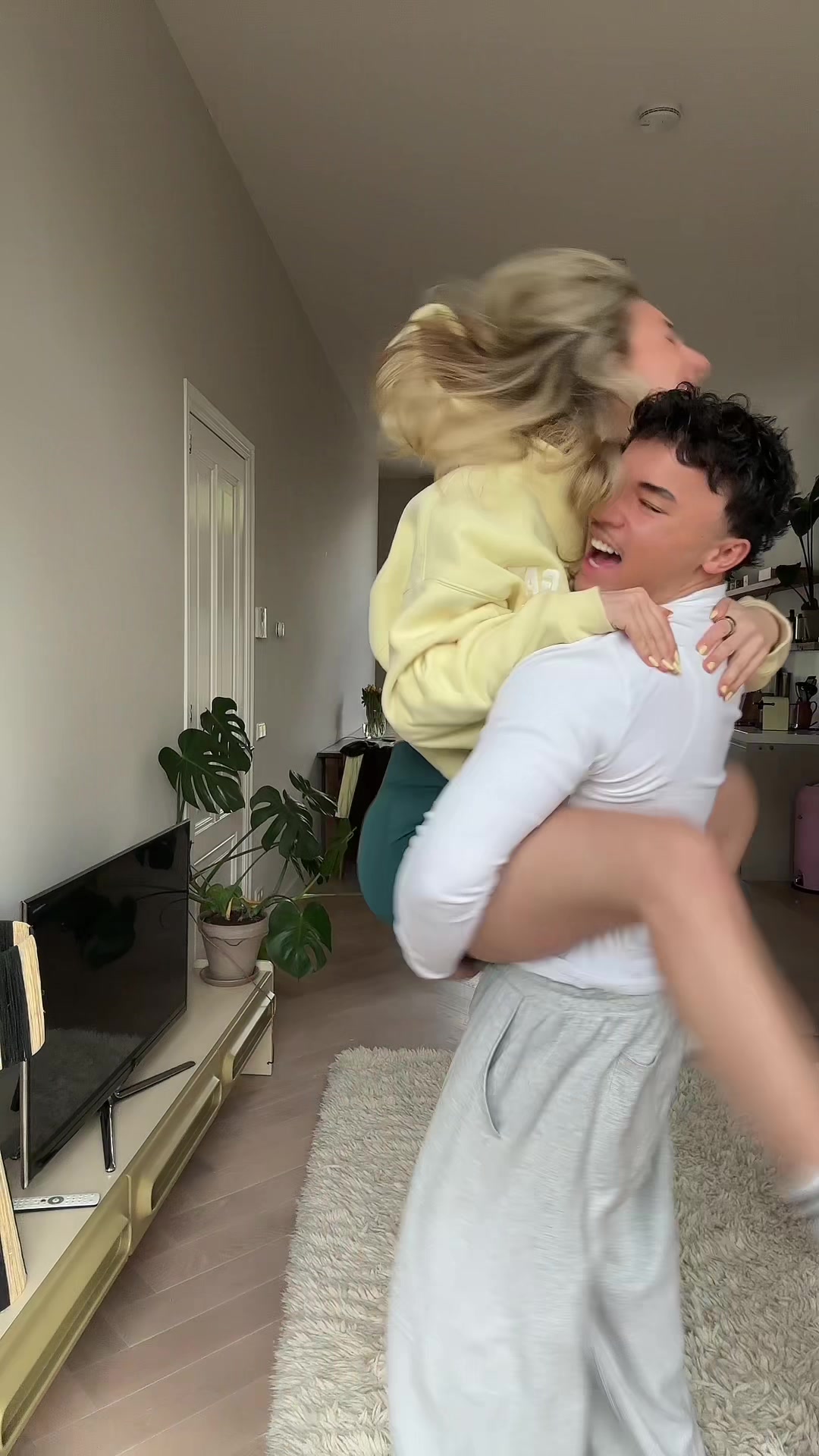 @Arwin & Clara 🧑🏽&zwj;🦱👩🏼