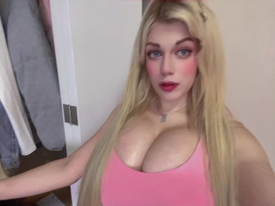@Valeria Rose