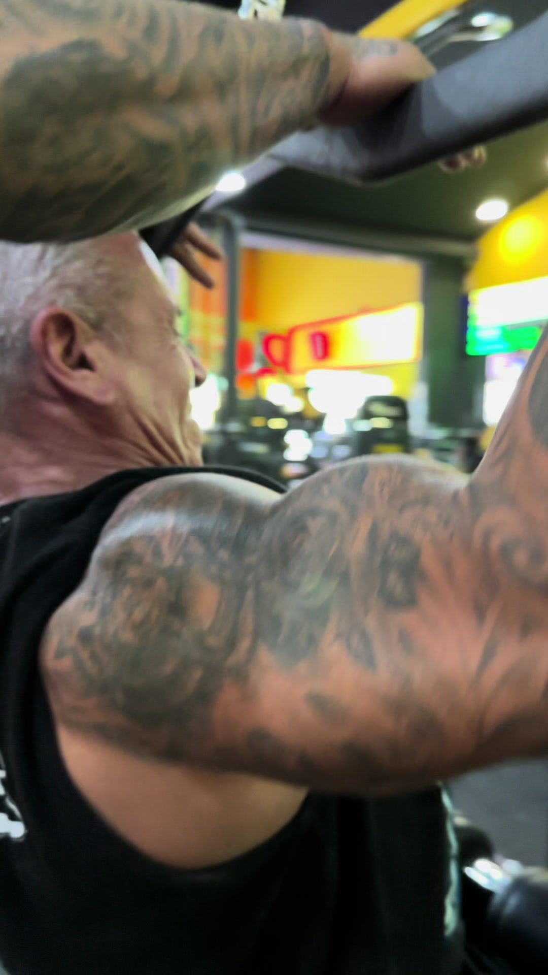 @Leo Flores IFBB PRO