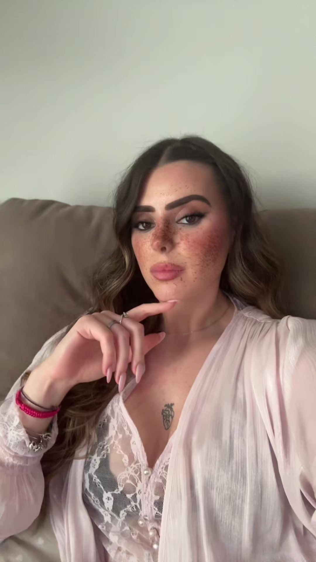 @_ianaavd_