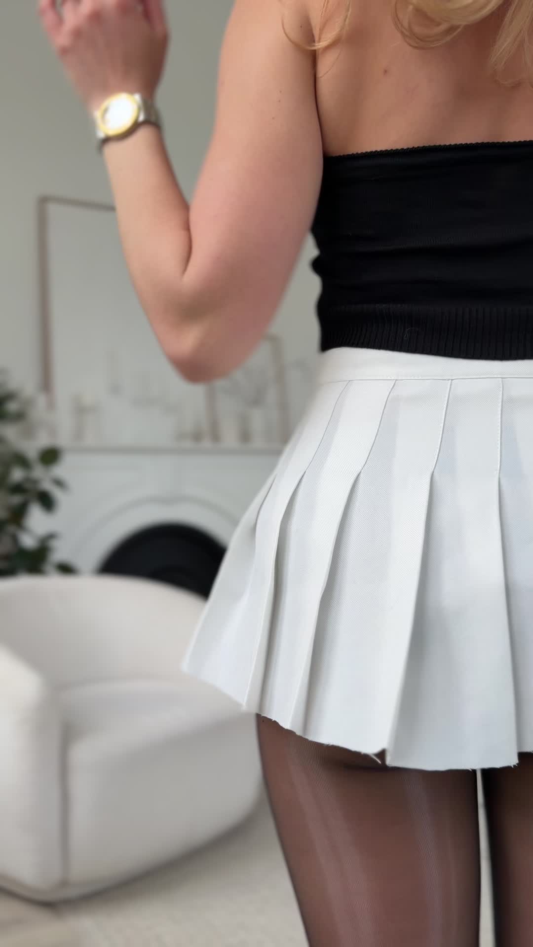 @Anya_Blooms