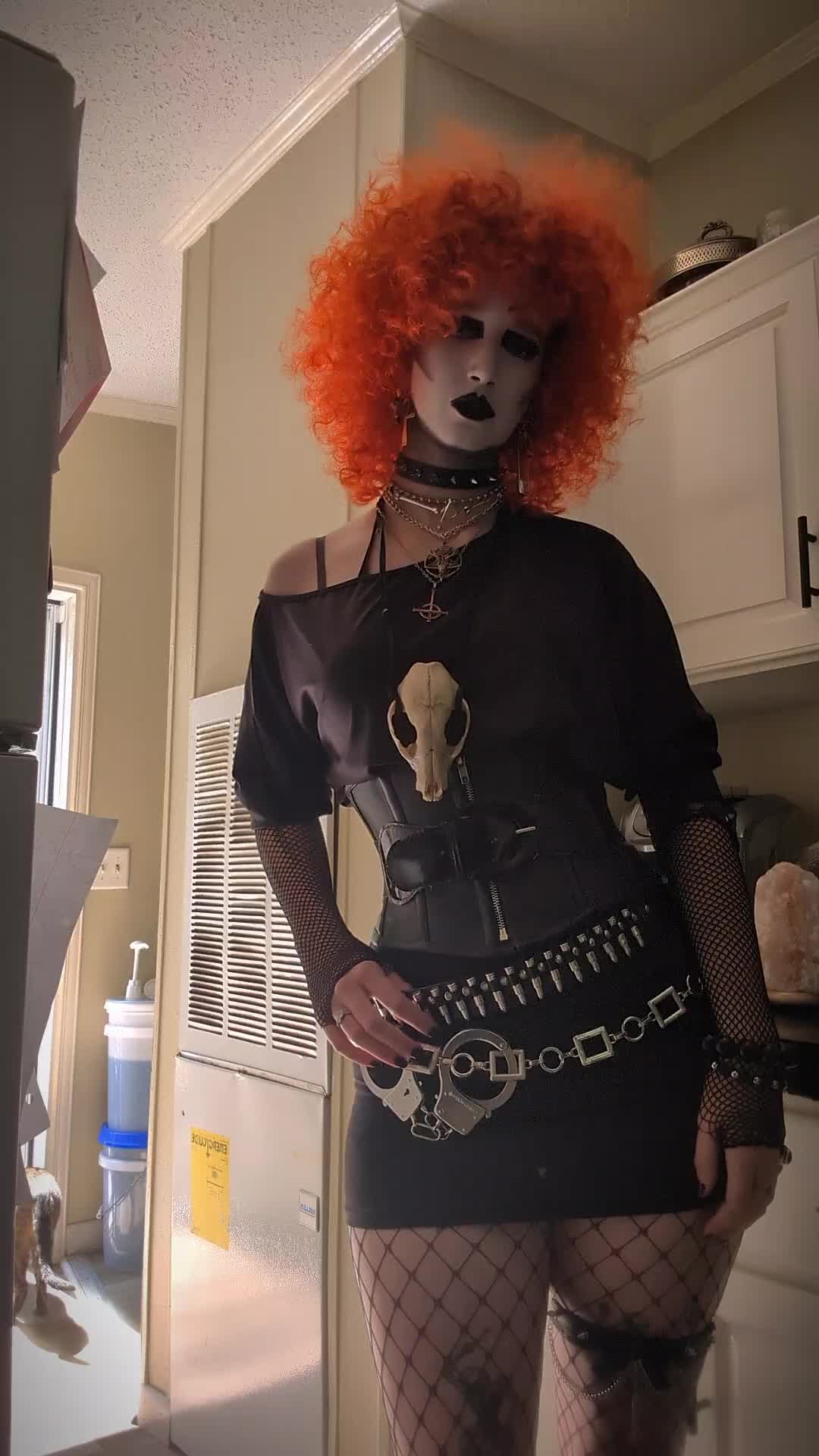 @🪦𝕷𝖊𝖊🪦