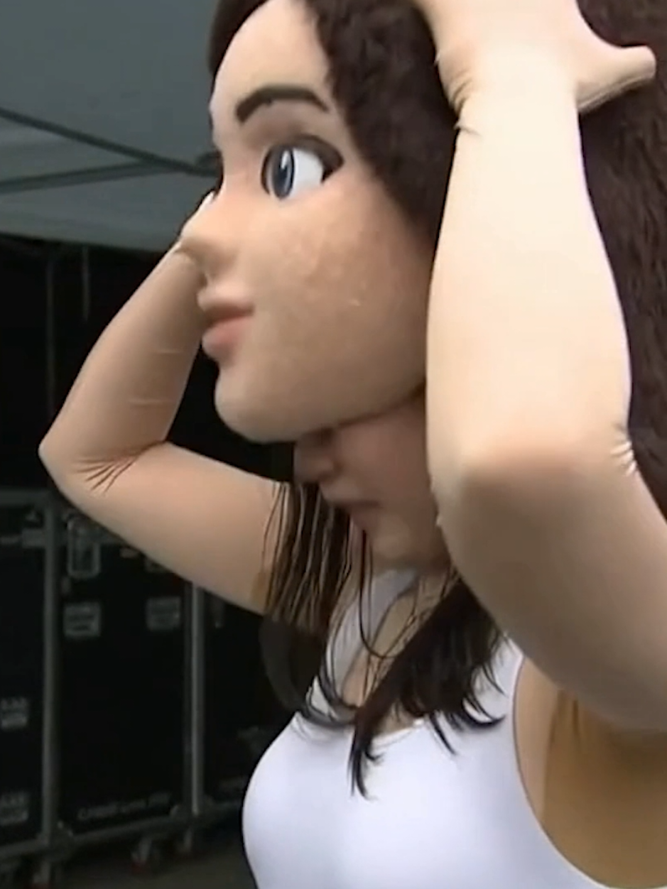 @mascot girl and kigurumi