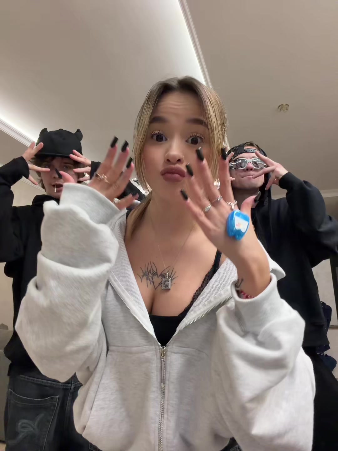 @Лейла