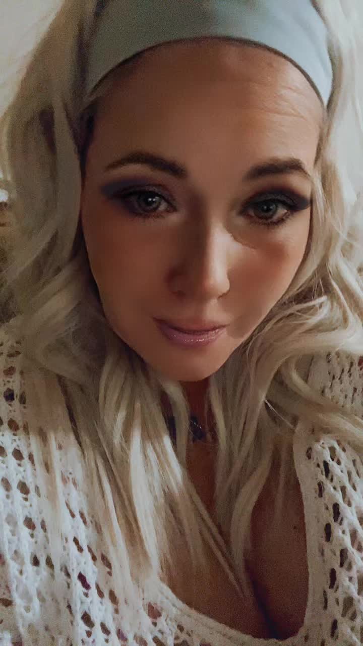 @funloving_blonde
