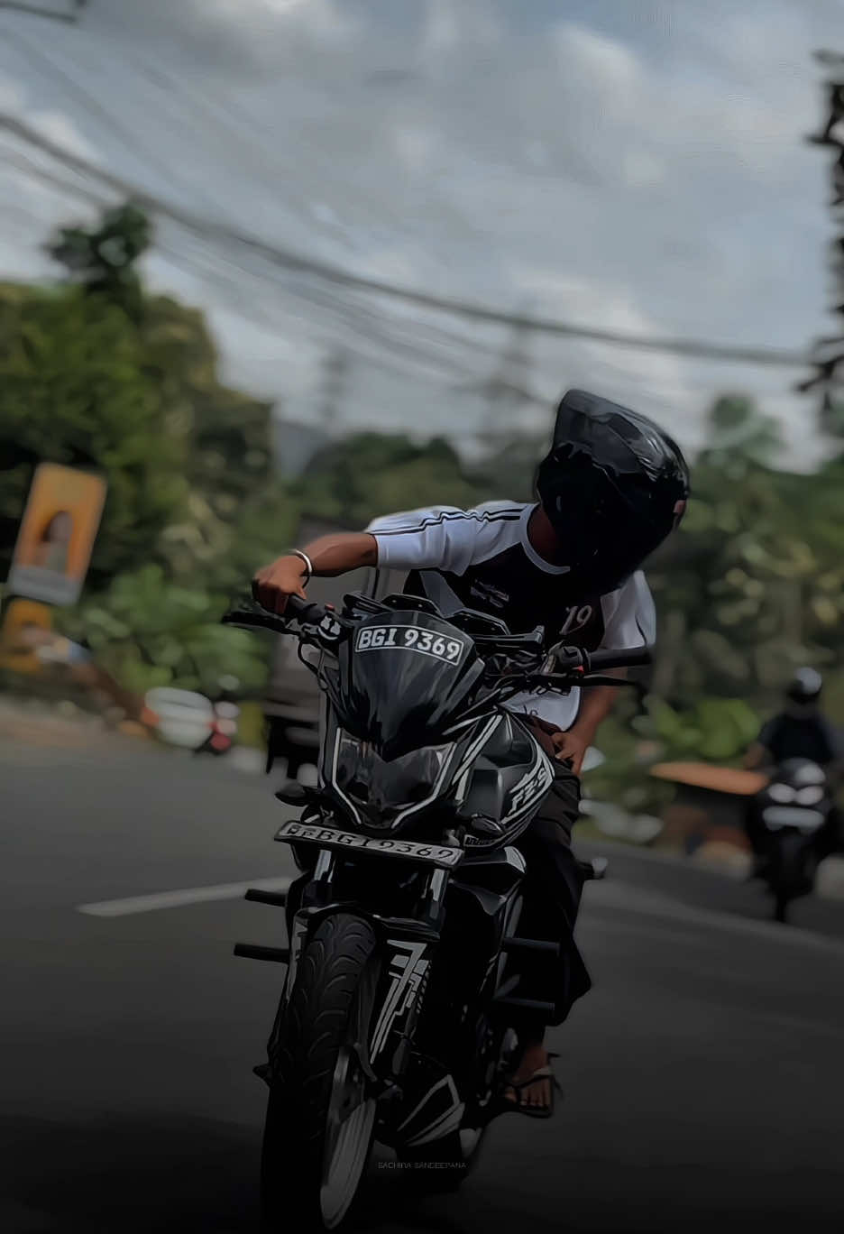 @𝐈 𝐑 𝐎 ⚡