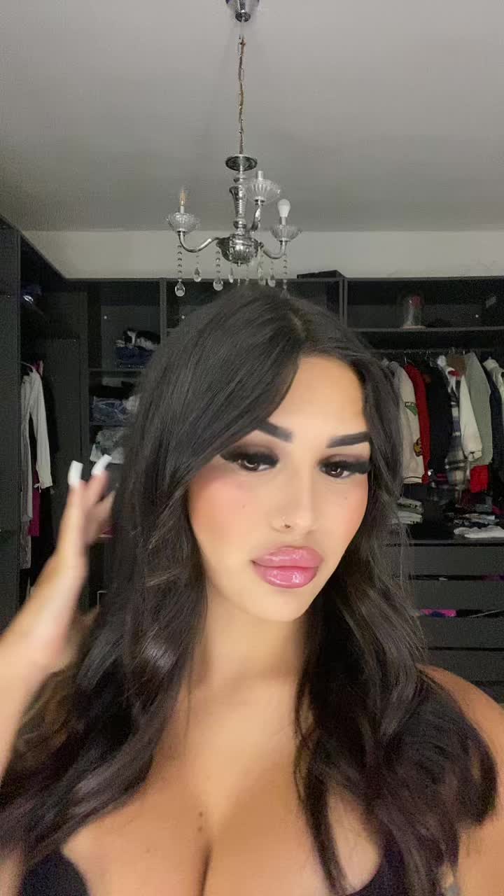 @🫦