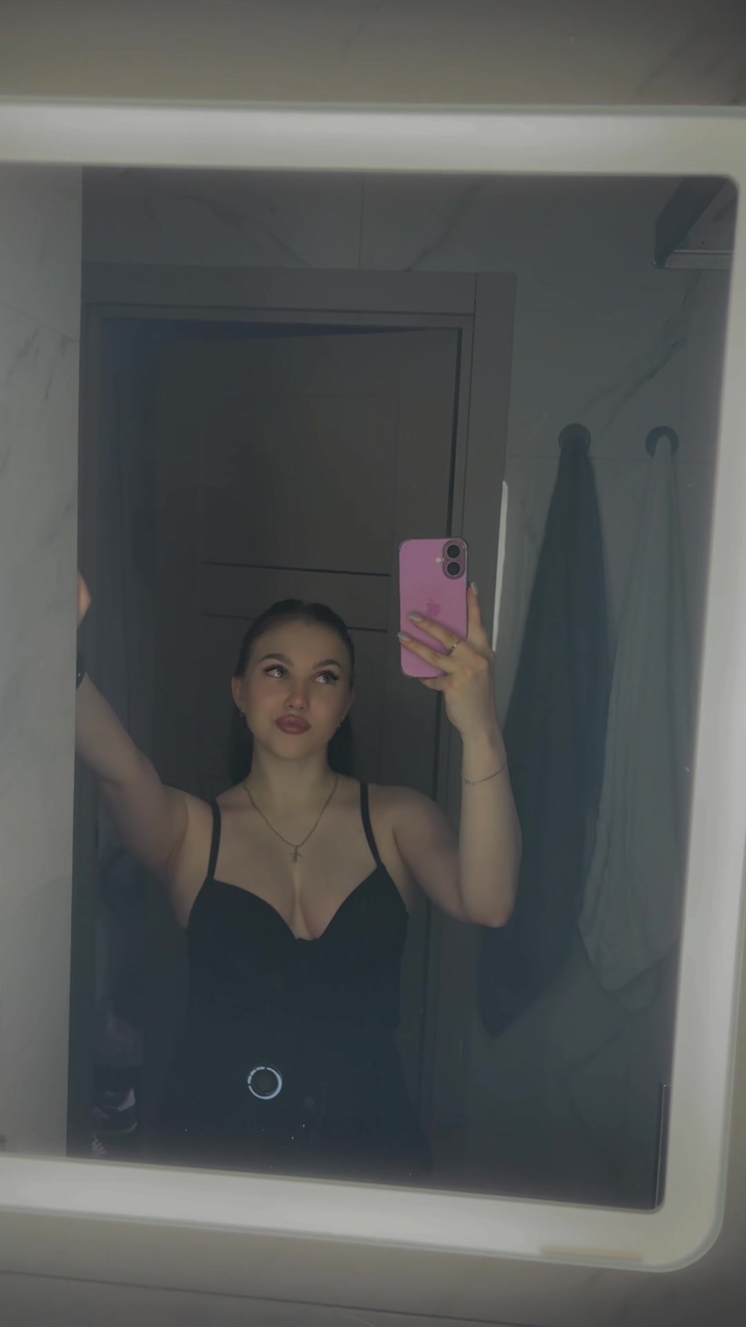 @🫦
