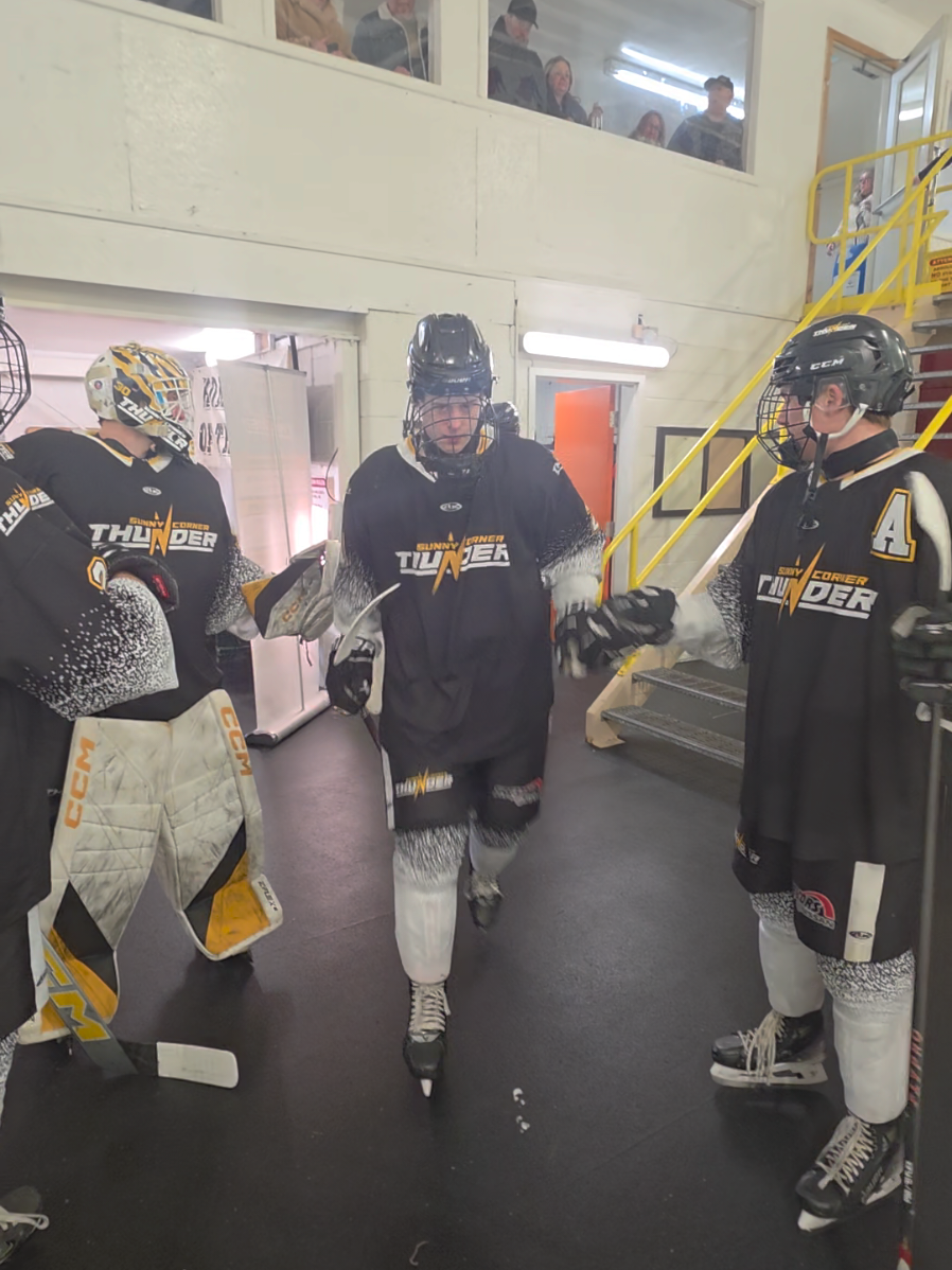 @Sunny Corner Thunder 🏒