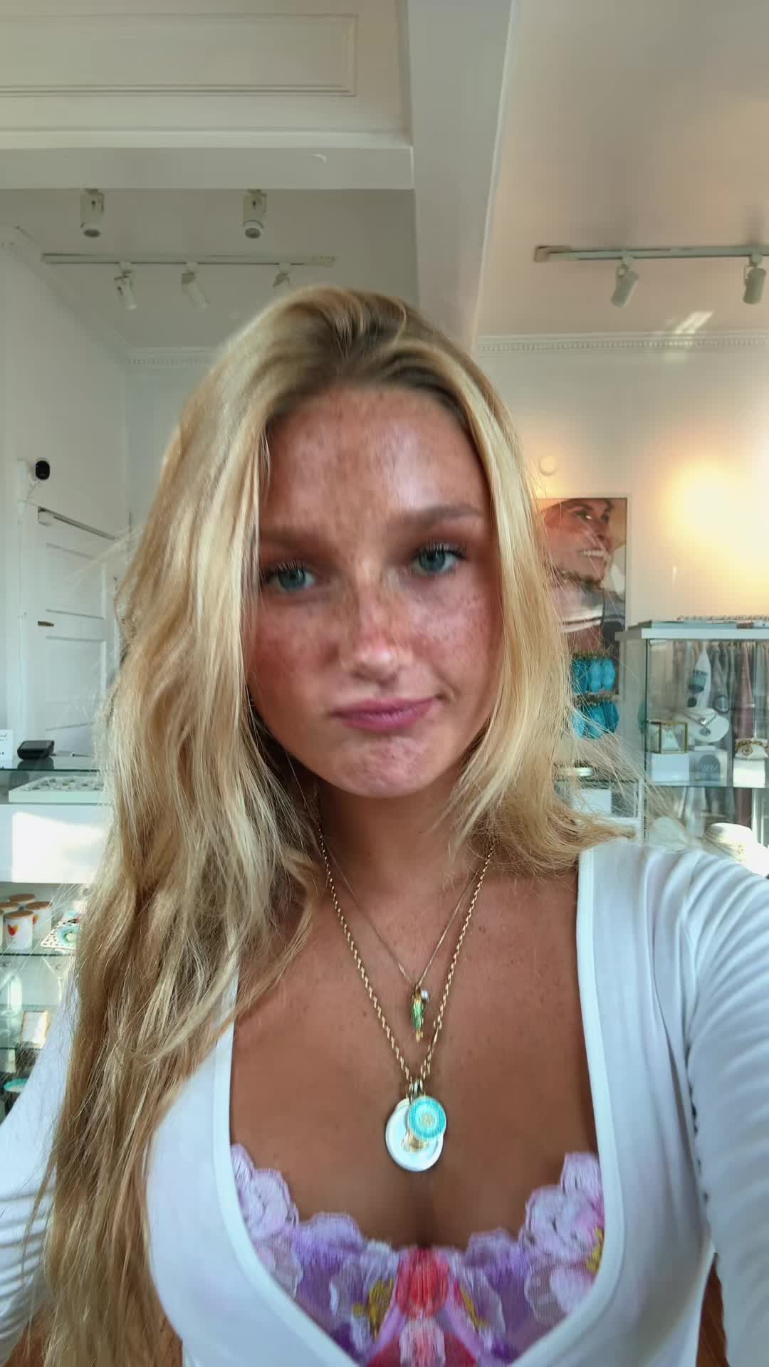 @😁