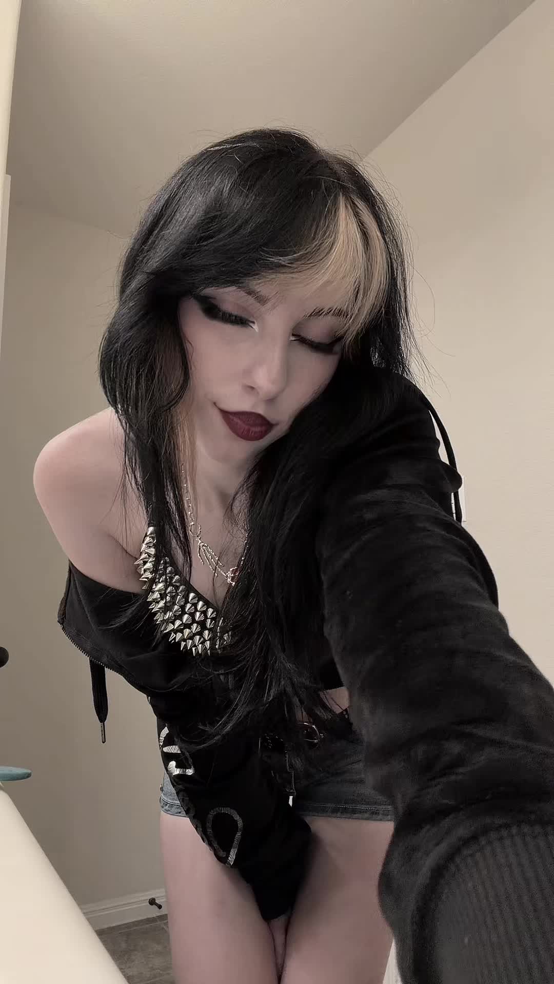 @ella ﾒ𝟶
