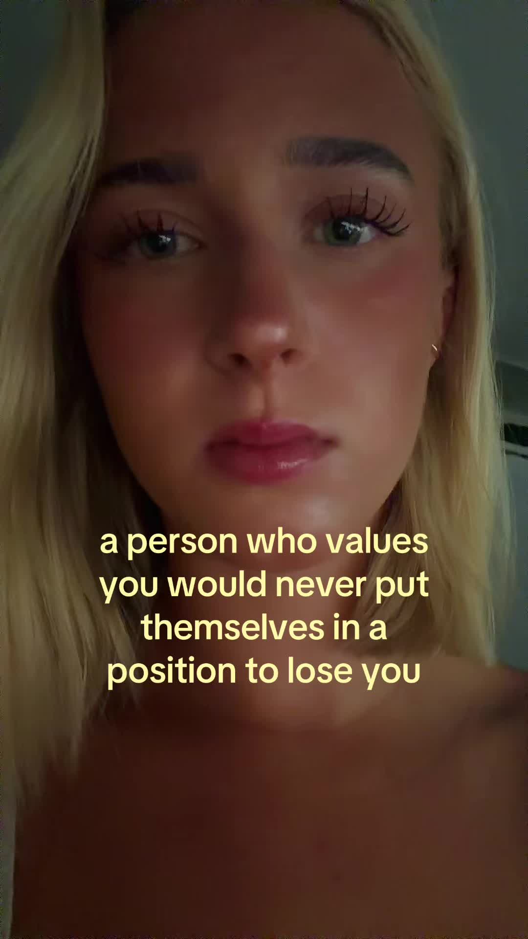 @theelliebarker