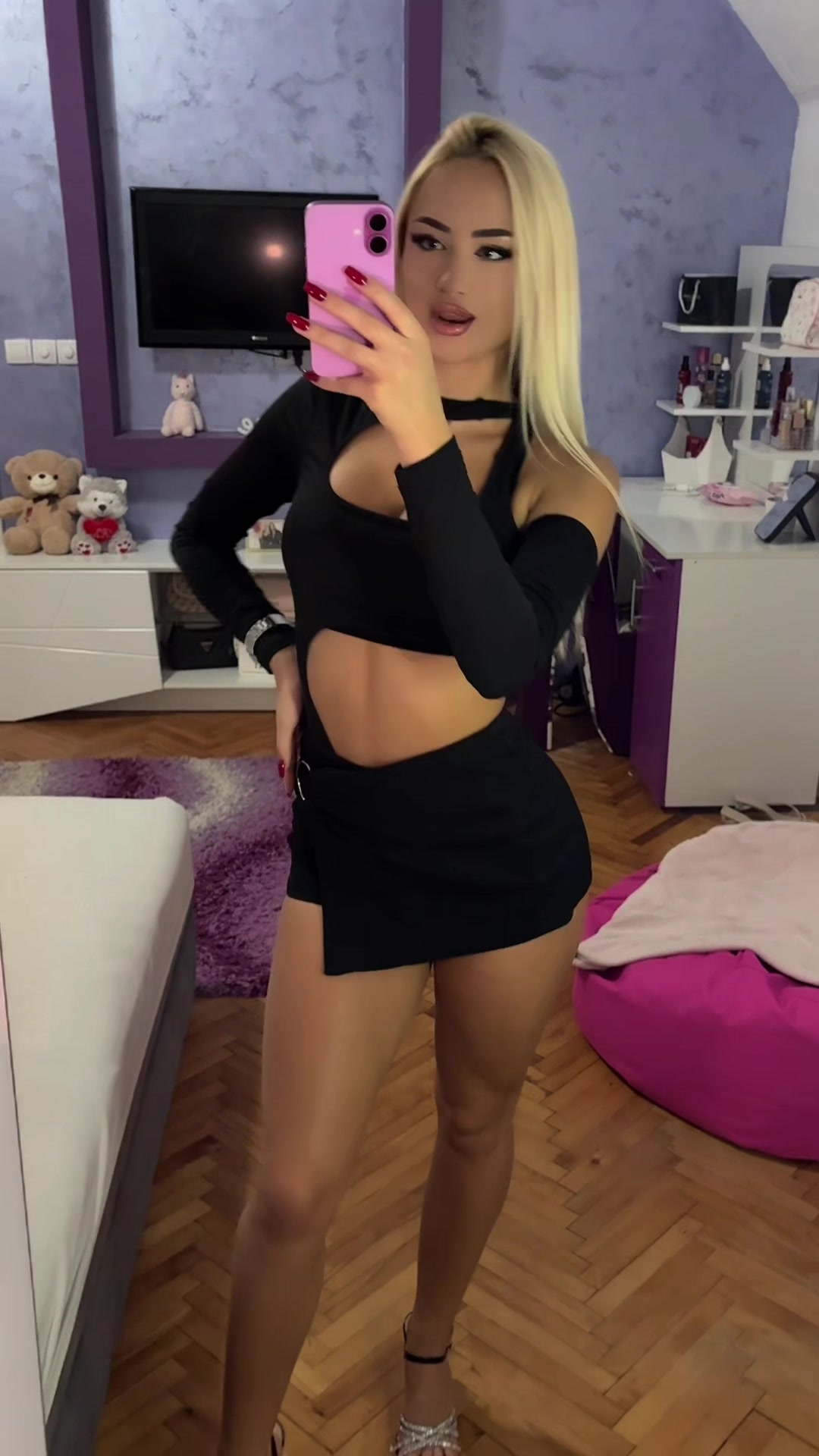 @elena