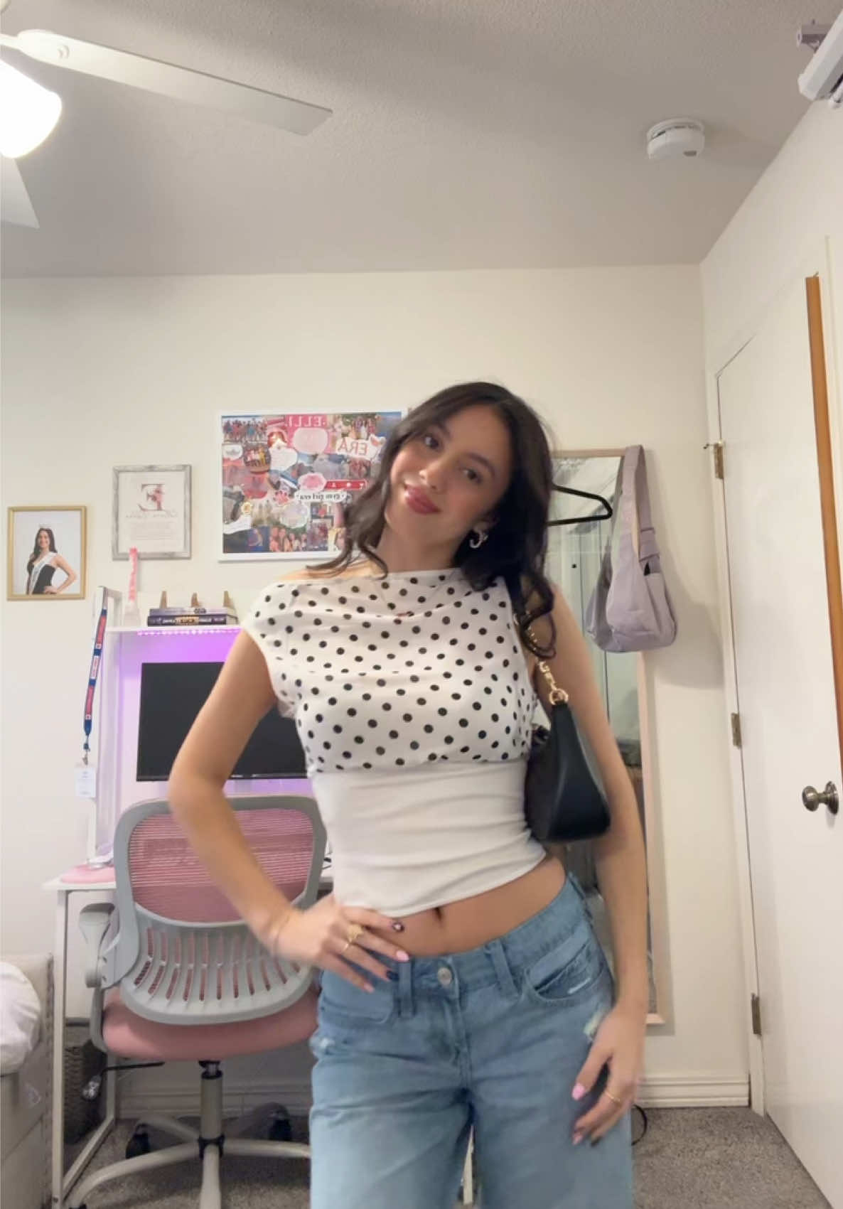 @Elli