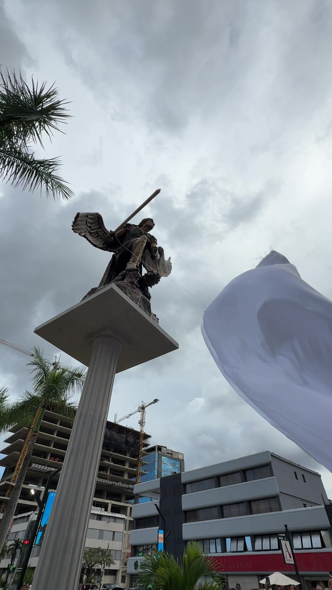 @Darwin González