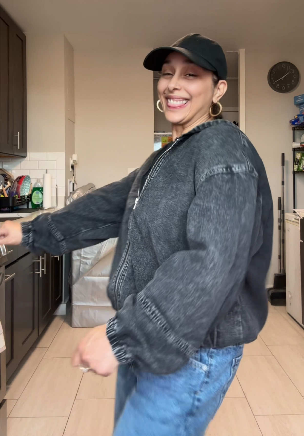@momof4