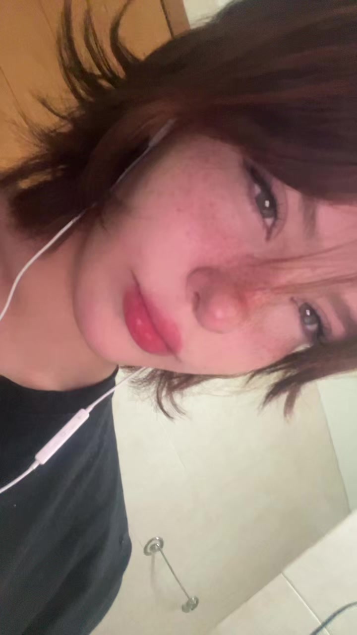 @evelynnn_izx